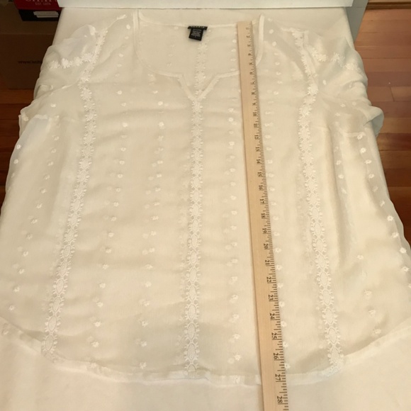TORRID Embroidered Blouse V-Neck White Sheer 3/4 Sleeves Women’s Plus Size 1X - Picture 10 of 16